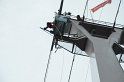 Einsatz BF Hoehenretter Koelner Seilbahn Hoehe Zoobruecke P2191